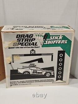 Vtg 1972 Hasbro Industries STICK SHIFTERS Drag Strip with BLUE SLICK Racing Car
