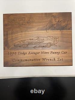 Ensemble de clés à douille limité pour la Dodge Avenger Funny Car NHRA 1996 signé par Dean Skuza