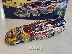 NHRA JOHN FORCE 124 Diecast SOLDAT AMÉRICAIN Funny Car NITRO Drag Racing SIGNÉ