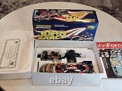 NHRA JOHN FORCE 124 Diecast SOLDAT AMÉRICAIN Funny Car NITRO Drag Racing SIGNÉ