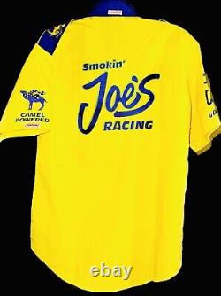 NHRA Jim Head CAMEL Top Fuel NITRO Drag Racing SMOKIN JOES Dragster CREW Shirt 
<br/>
 
<br/> Translation: Chemise d'équipage pour l'équipe NHRA Jim Head CAMEL Top Fuel NITRO Drag Racing SMOKIN JOES Dragster