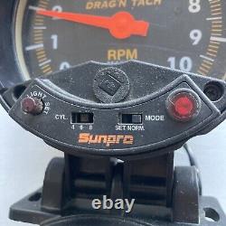 Sunpro Drag-n-tach RPM X1000 Tachometer avec socle pour drag racing.