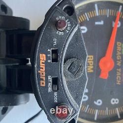 Sunpro Drag-n-tach RPM X1000 Tachometer avec socle pour drag racing.