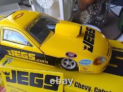 Voiture de course en fonte à l'échelle de la Chevrolet Cobalt Drag Car de Jeg Coughlin Jr. de la NHRA RC2 Vintage